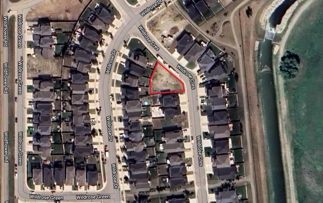 212 Wildrose Crescent — photo 1