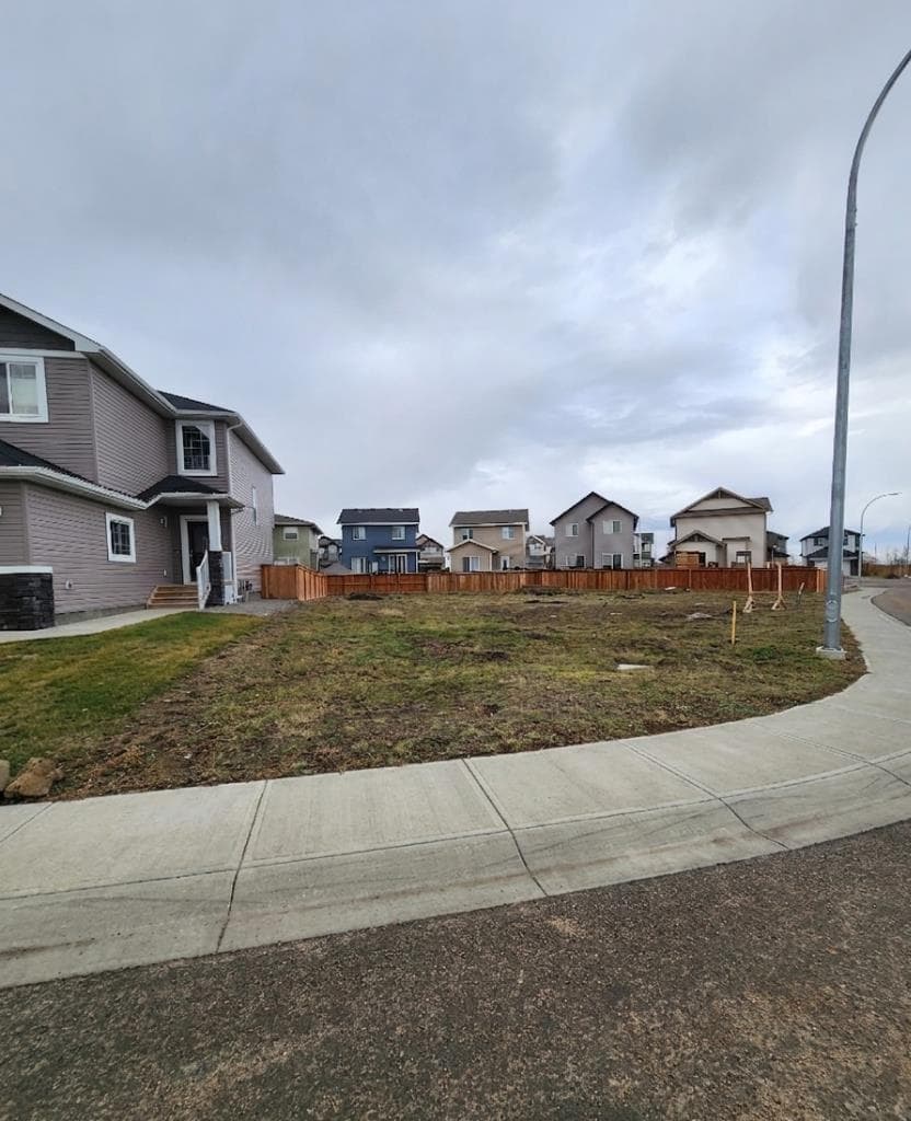212 Wildrose Crescent — photo 2