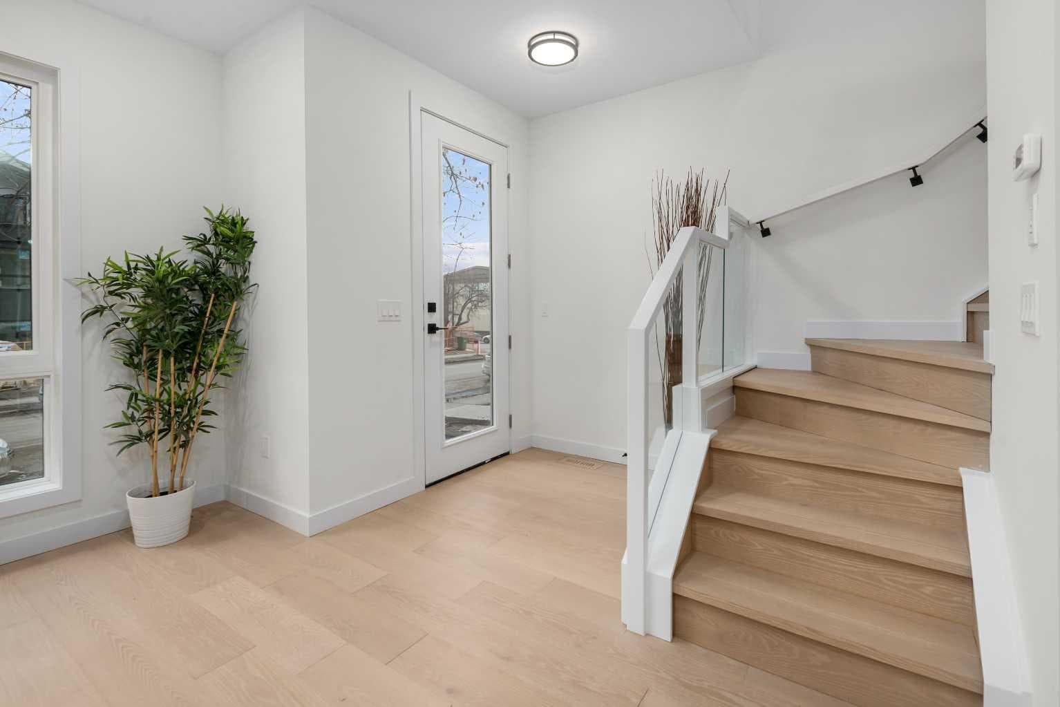 3719 14A Street SW — photo 3