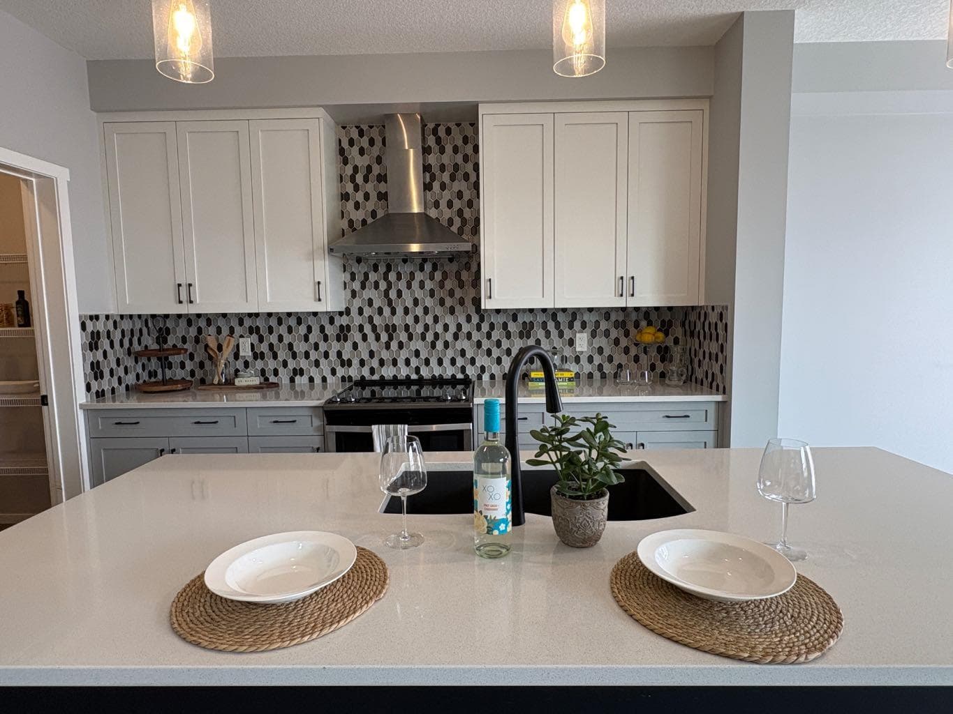 98 Lucas Crescent NW — photo 5