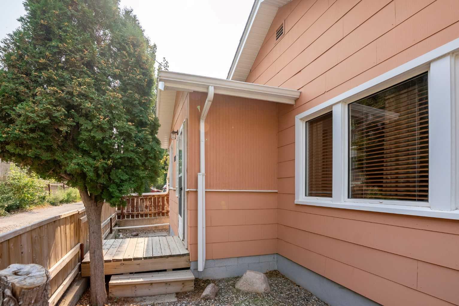 1221 (1219A) 4 Avenue S — photo 3