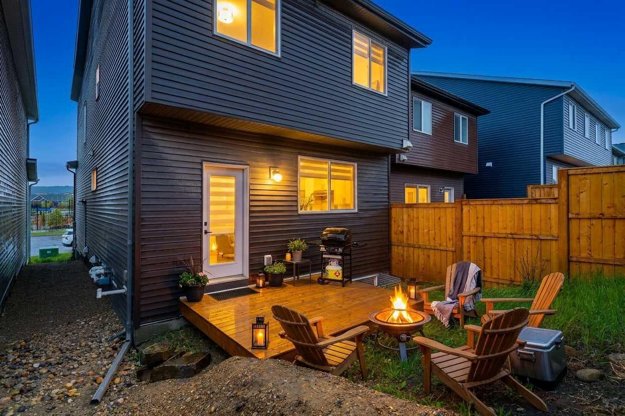 184 Rowmont Boulevard NW — photo 2