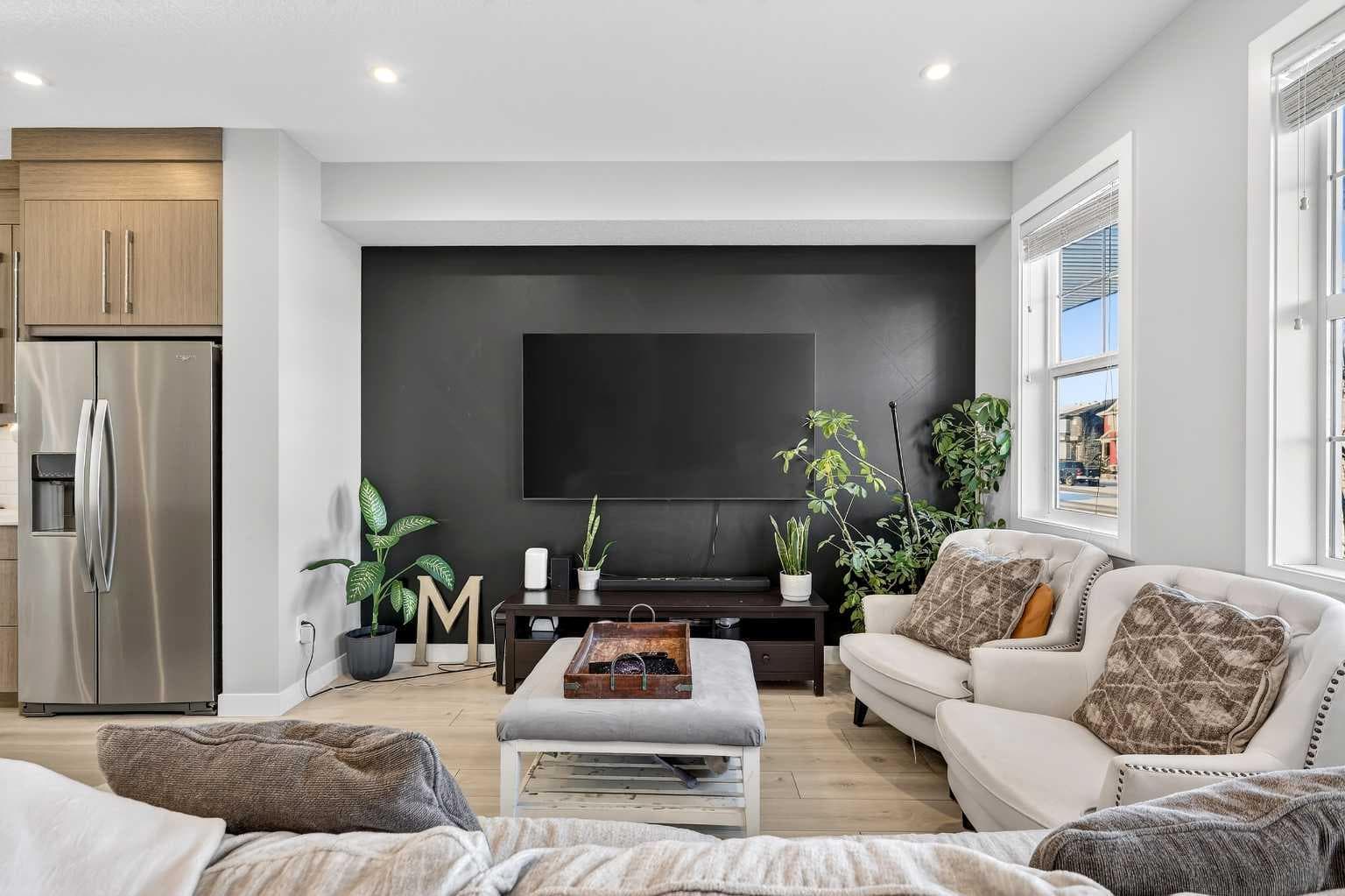 472 WEST LAKEVIEW Drive — photo 3