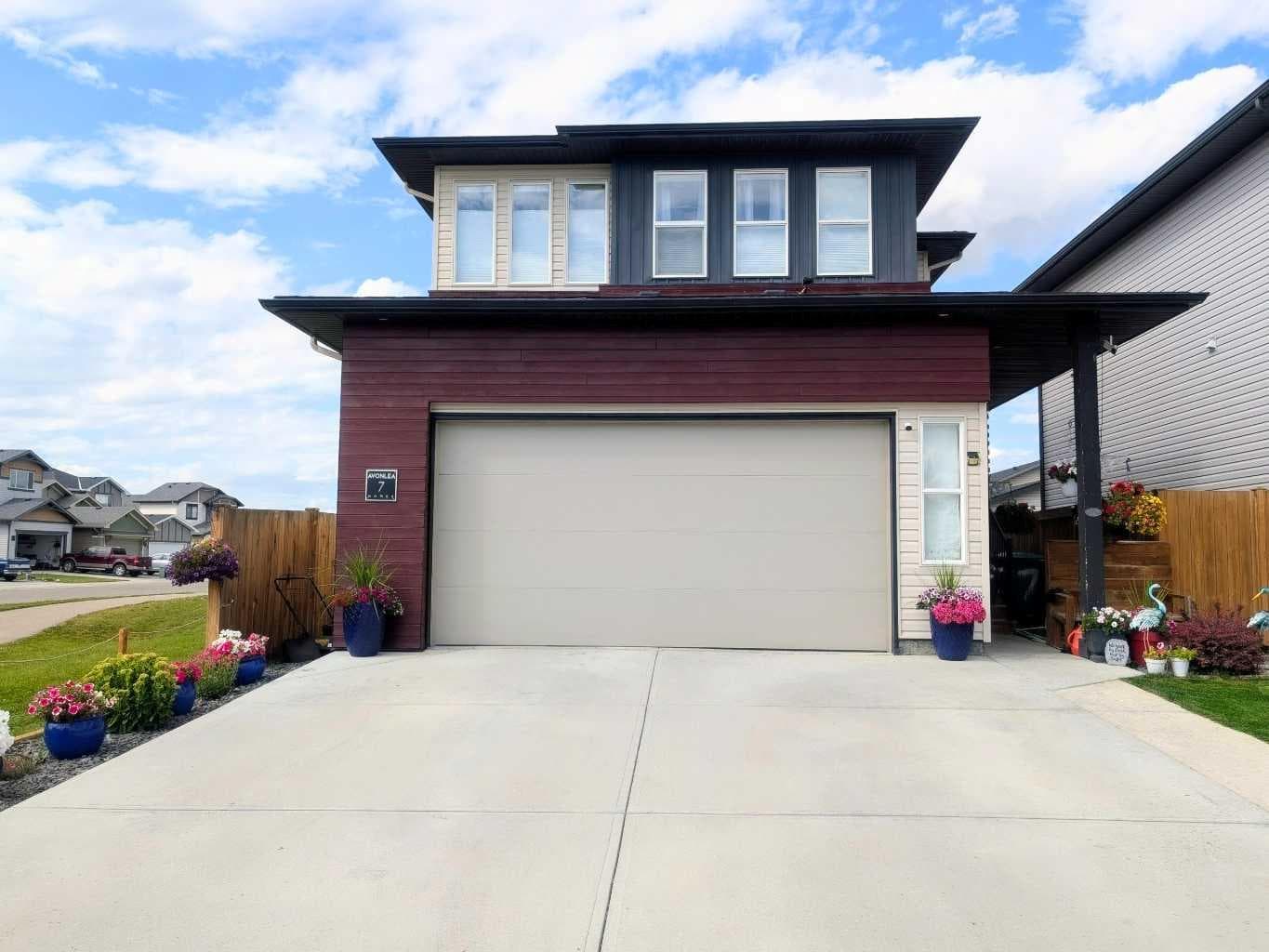 7 Greywolf Road N — photo 2