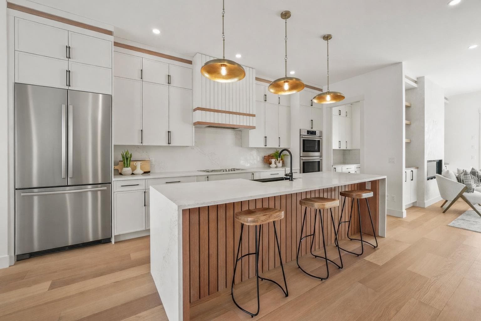 2421 25 Avenue NW — photo 4
