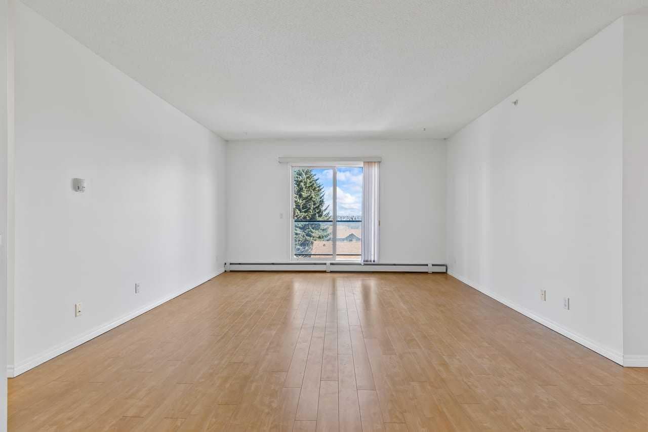 304, 2022 Canyon Meadows Drive SE — photo 3