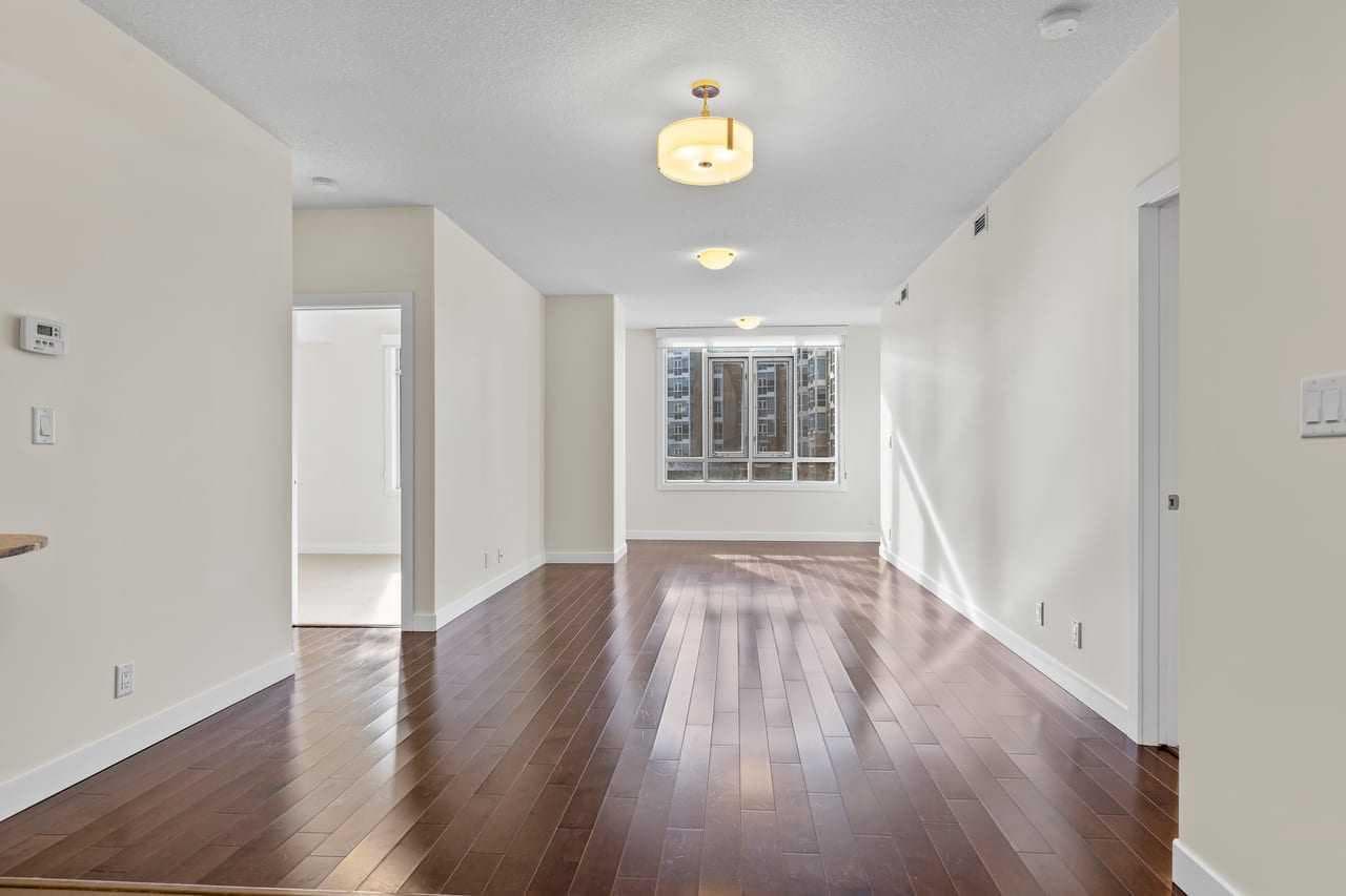 310, 16 Varsity Estates Circle NW — photo 3