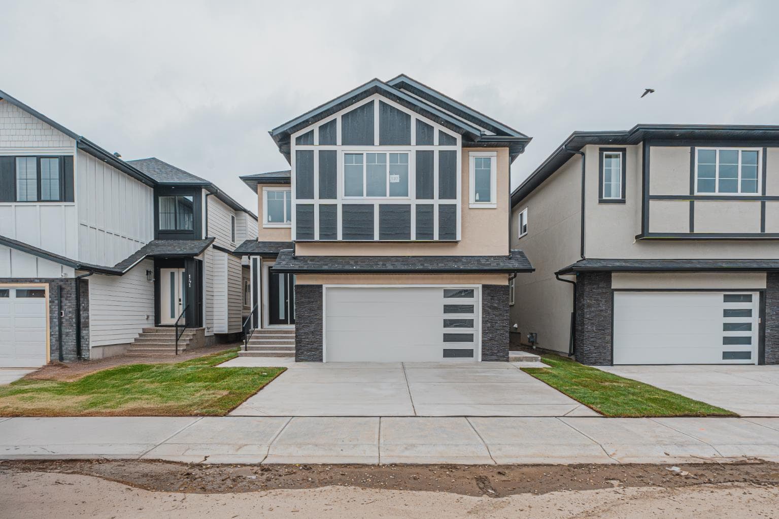 137 Saddlecrest Circle NE — photo 1