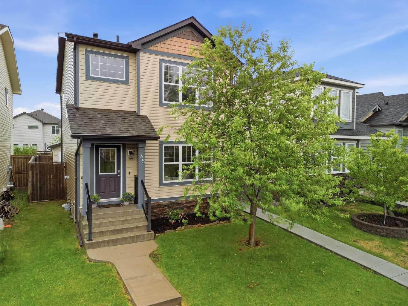 Detached in Coventry Hills