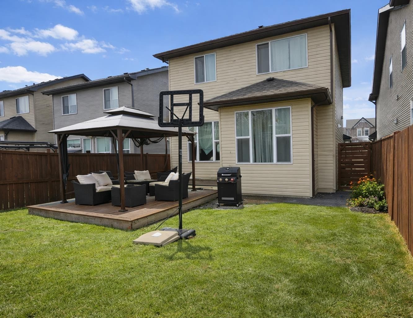 1580 New Brighton Drive SE — photo 2