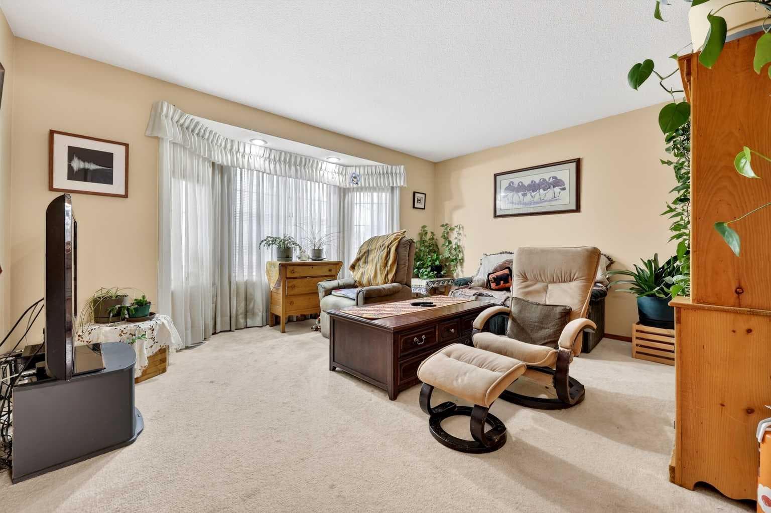 1124 Gleneagles Drive — photo 3