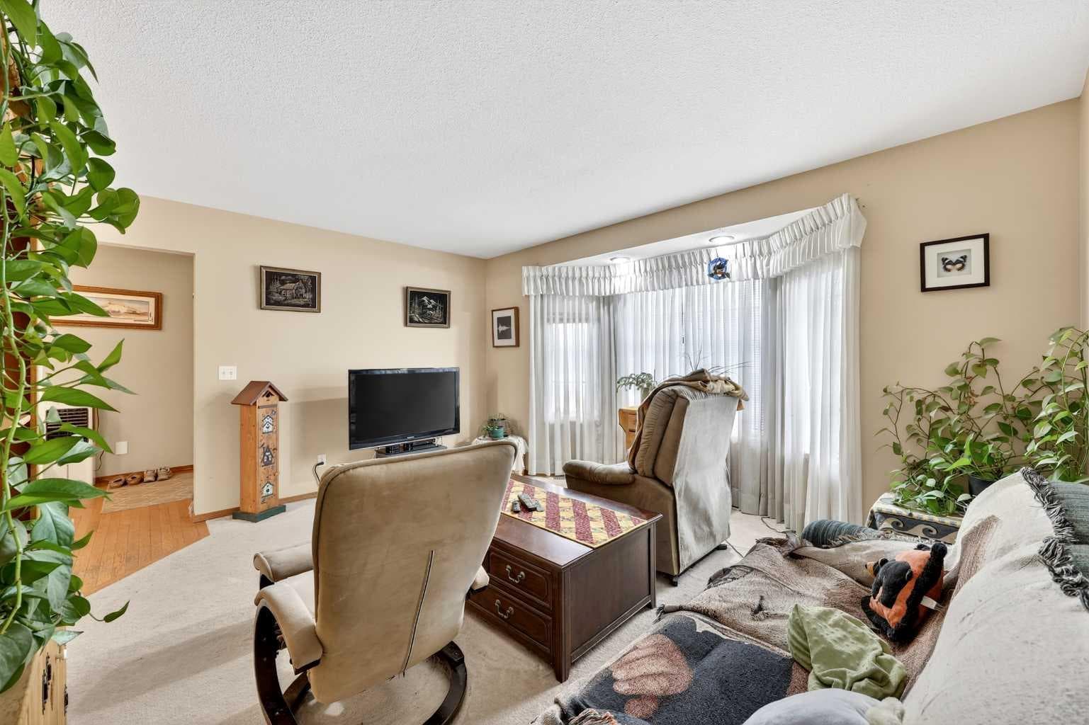 1124 Gleneagles Drive — photo 4