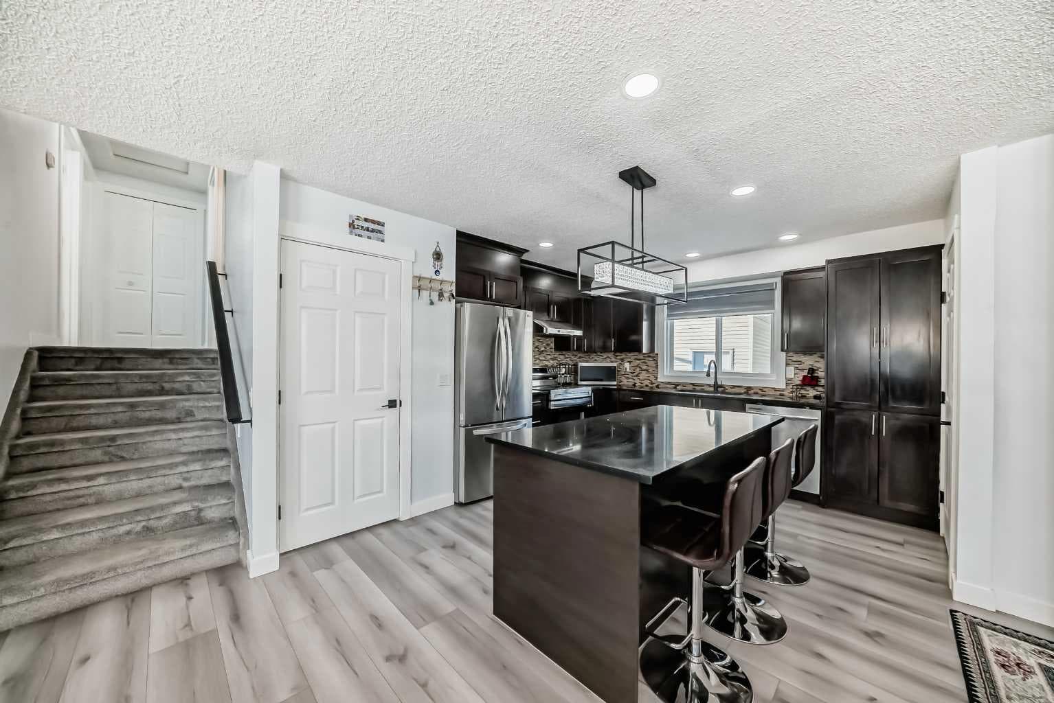 584 Whiteridge Way NE — photo 3