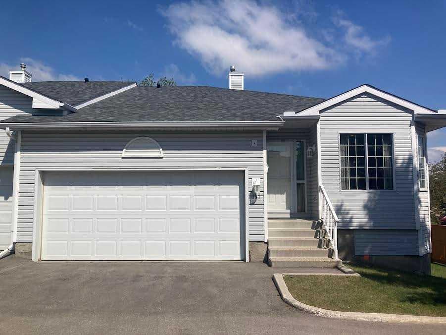 157 Hawkstone Manor NW — photo 1