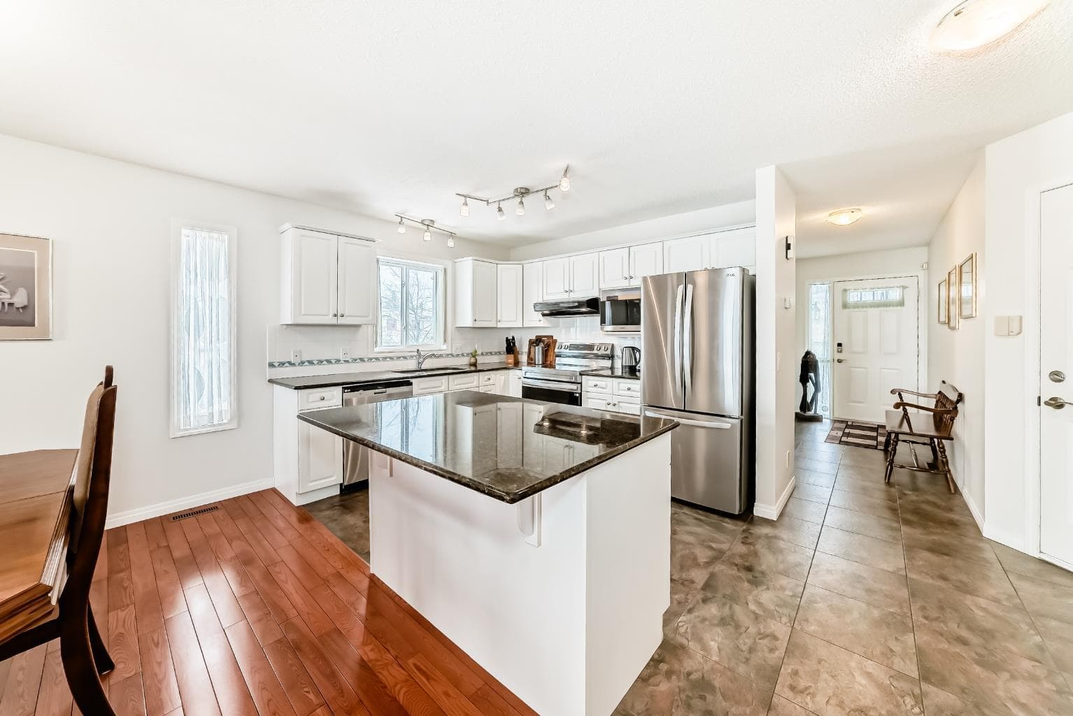 157 Hawkstone Manor NW — photo 4