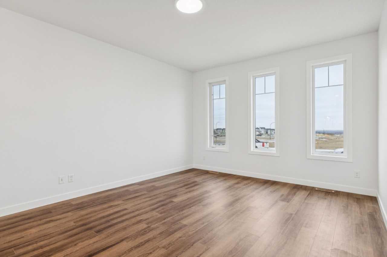 15477 45 Street SW — photo 5