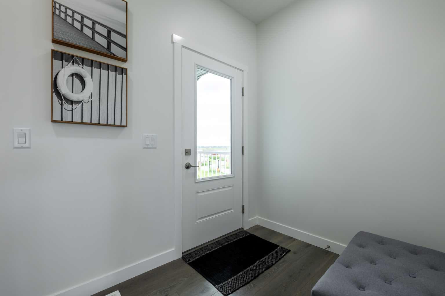 300 Edgefield Close — photo 2