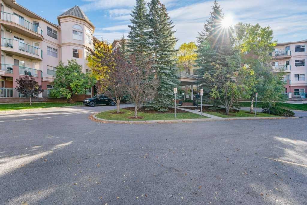 215, 200 Lincoln Way SW — photo 1