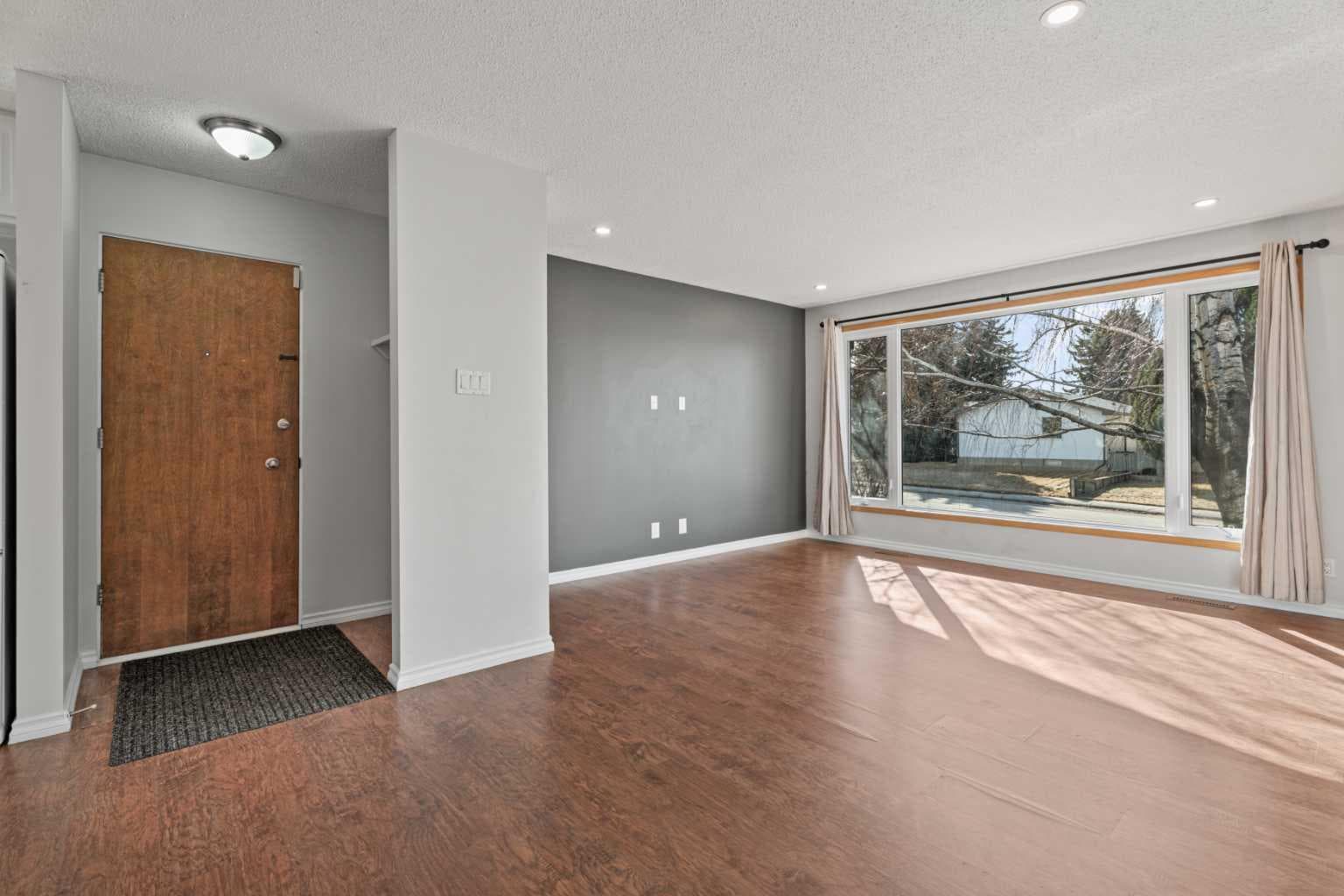 8 Van Horne Crescent NE — photo 4
