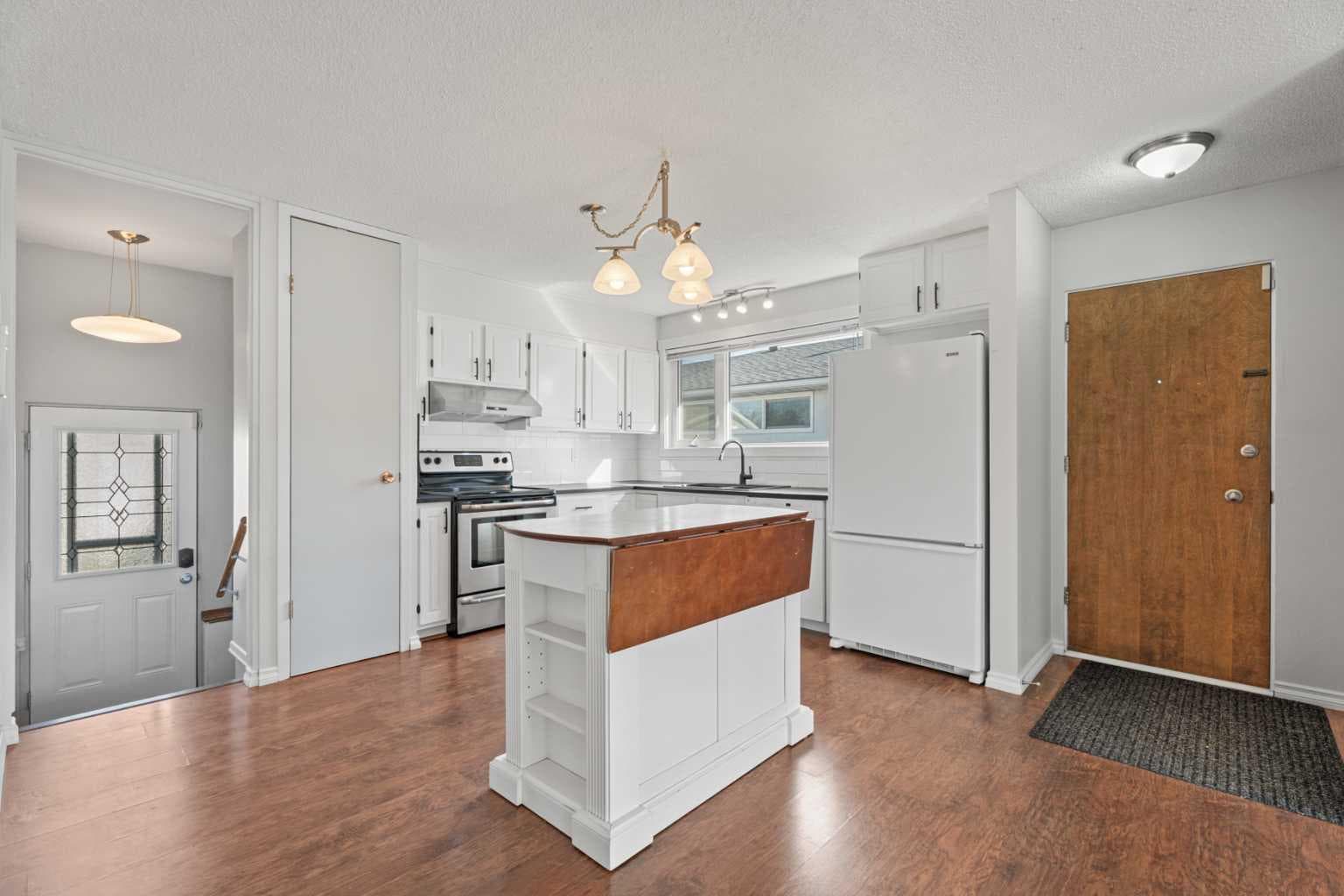 8 Van Horne Crescent NE — photo 5