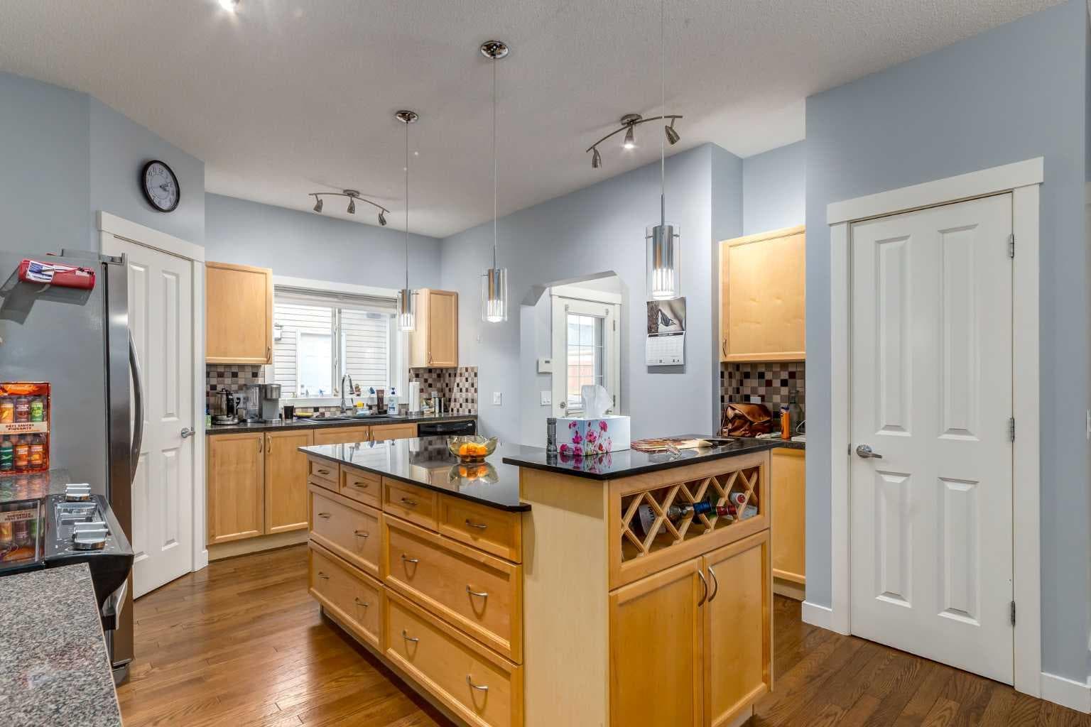 216 Silverado Range Close SW — photo 3
