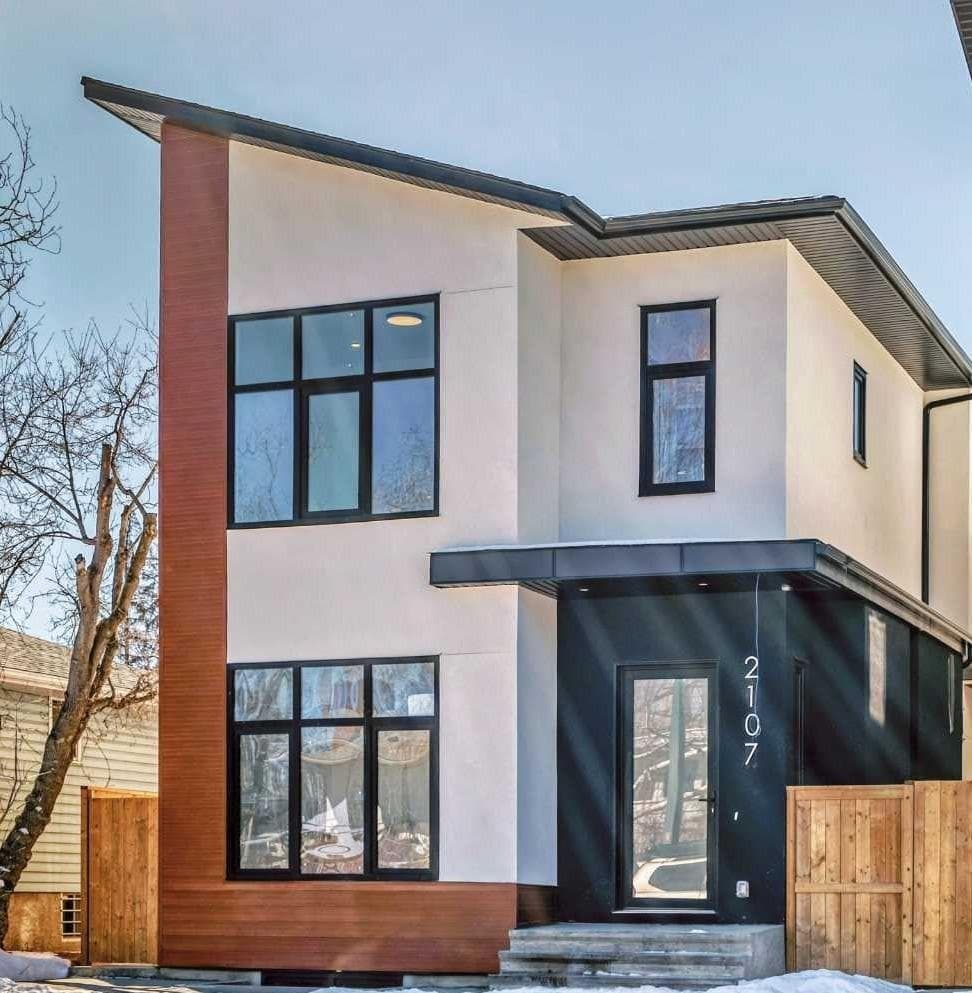 2107 Victoria Crescent NW — photo 1