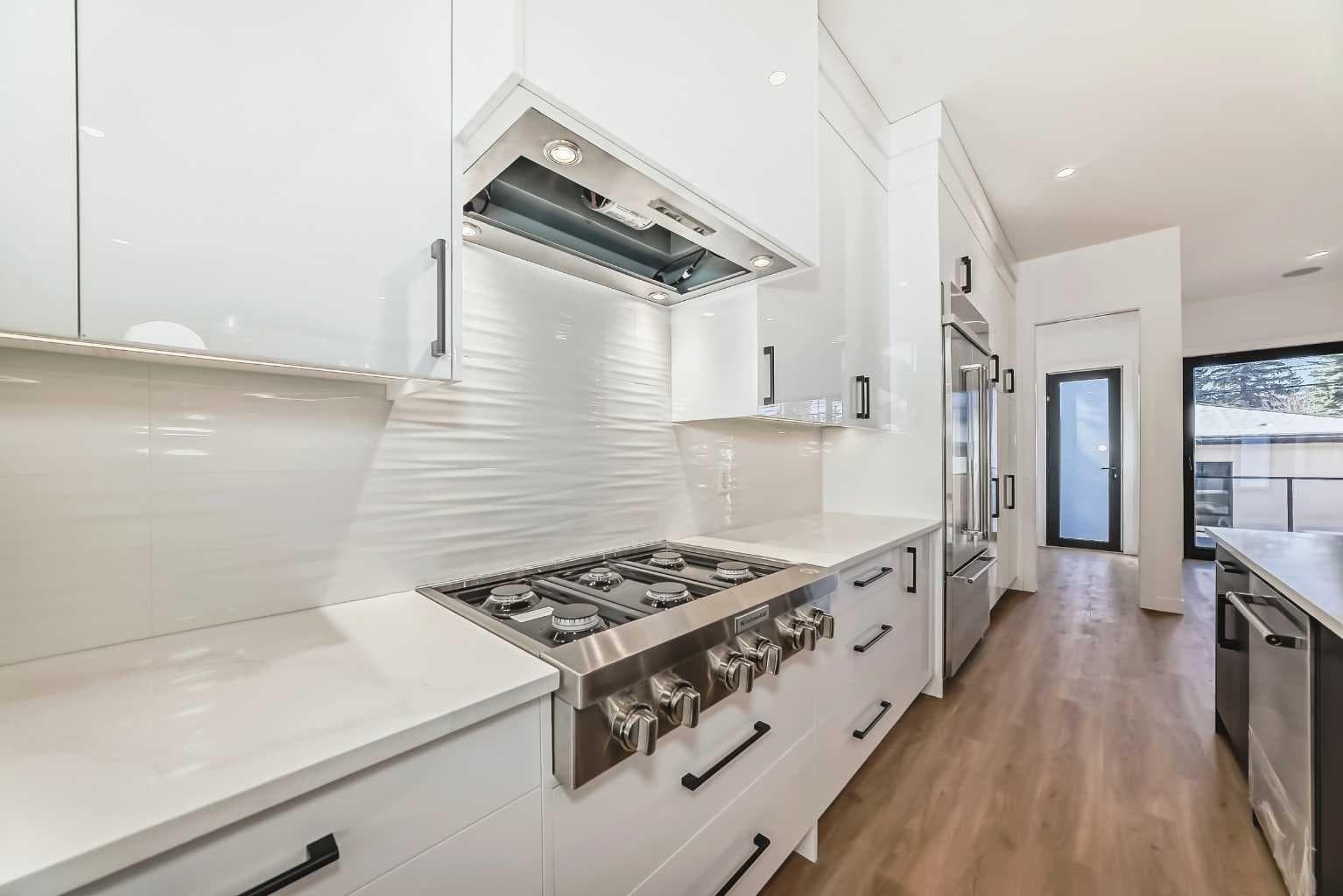 2107 Victoria Crescent NW — photo 4