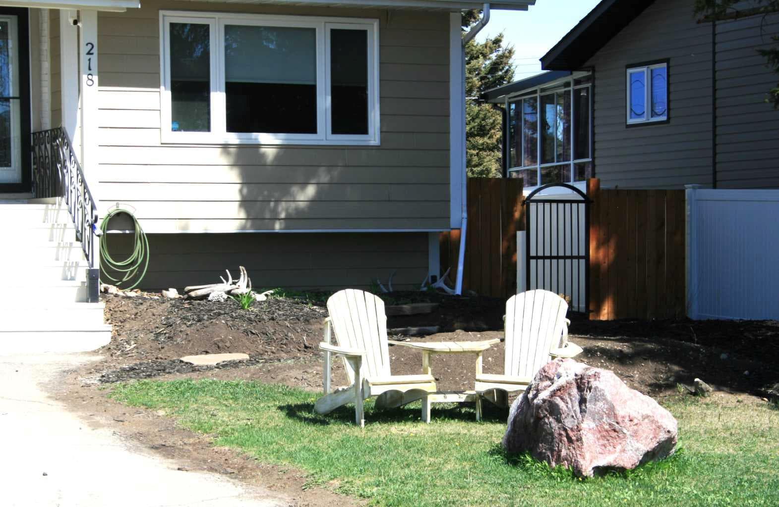 218 8 Avenue NE — photo 2