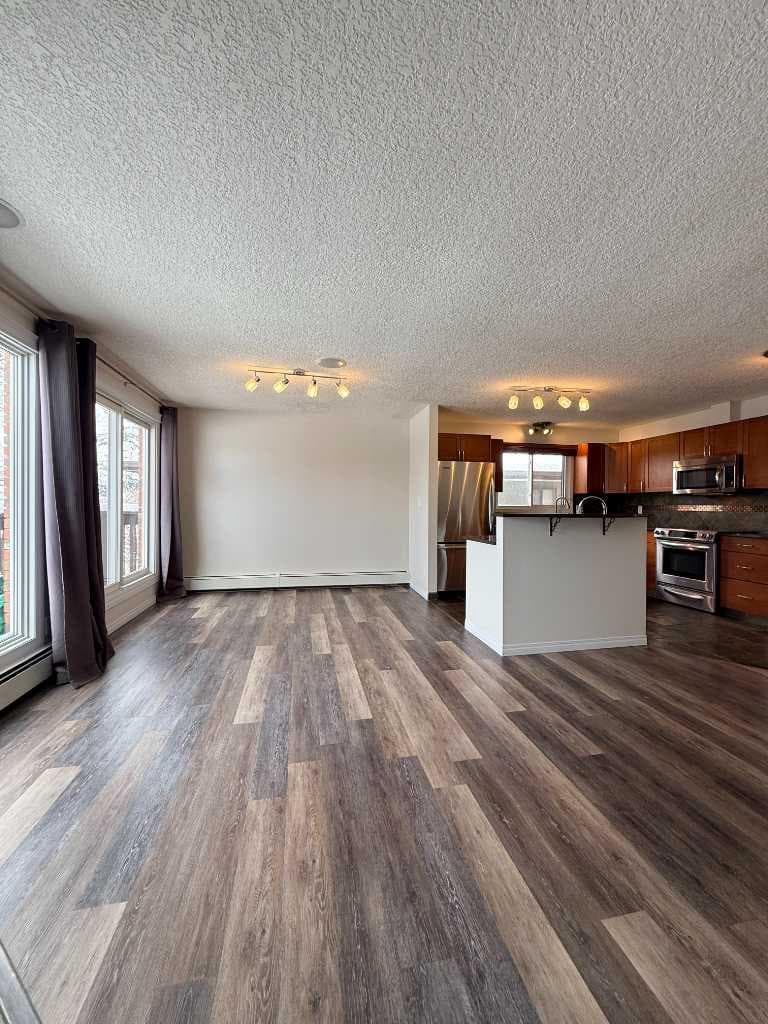135 27 Avenue NE — photo 5