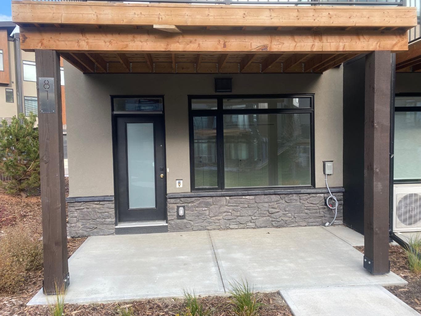 81 Royal Elm Green NW — photo 2