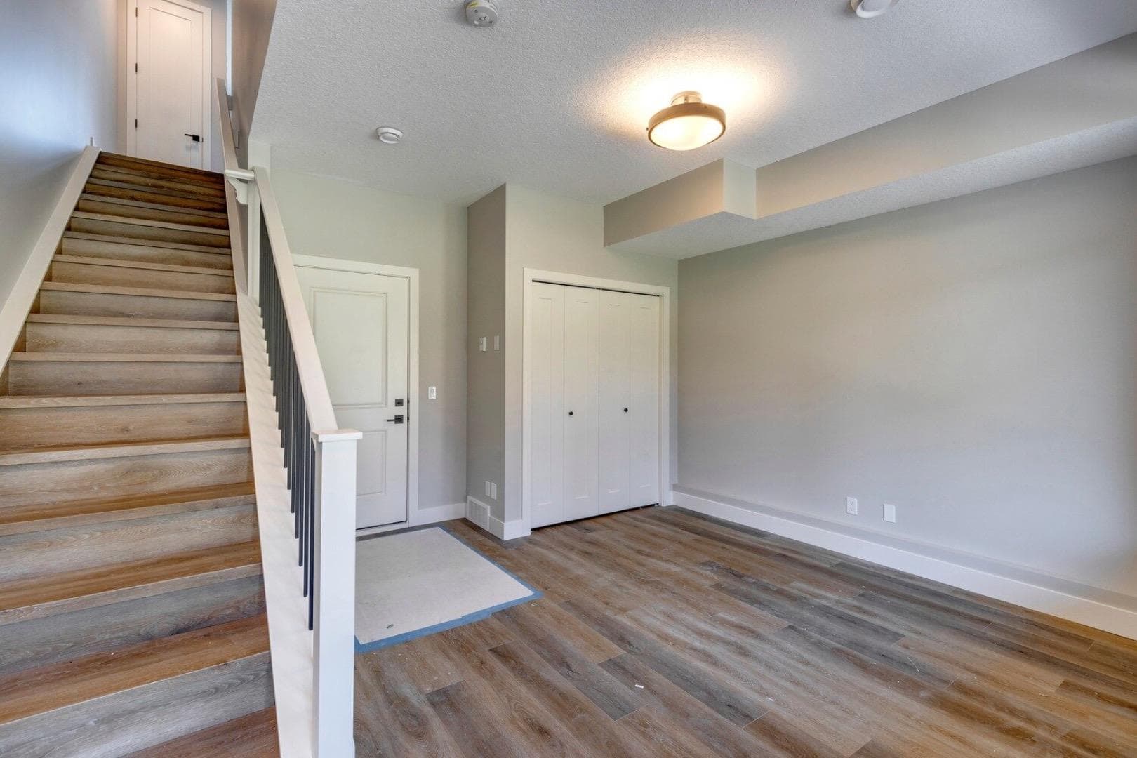 81 Royal Elm Green NW — photo 3