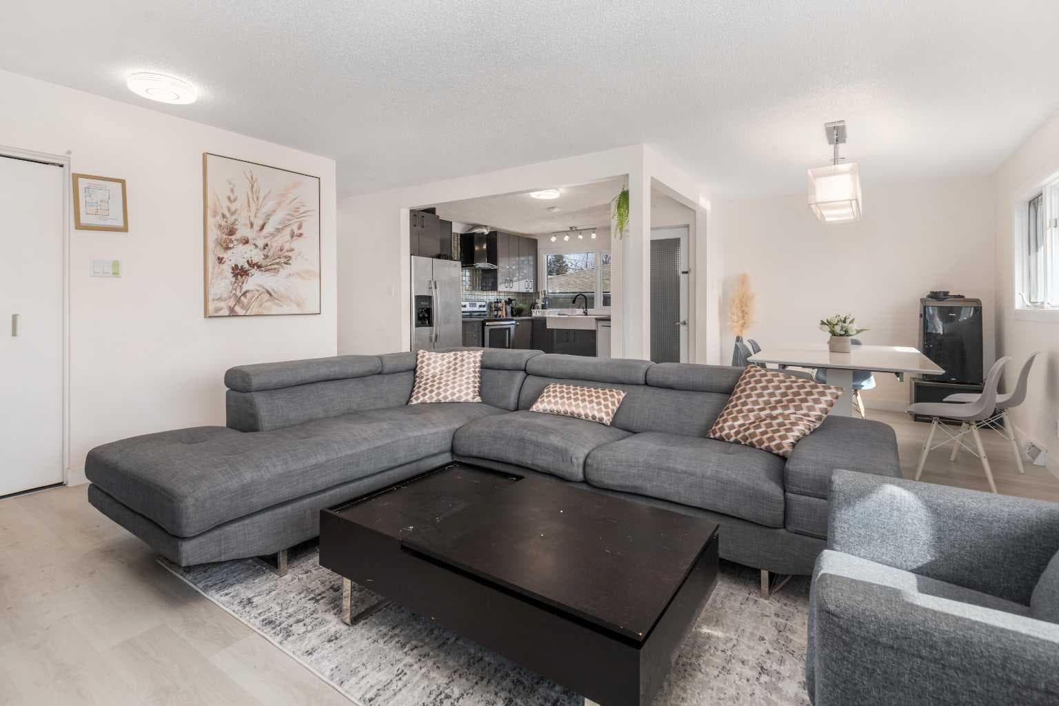 4504 14 Street NW — photo 3