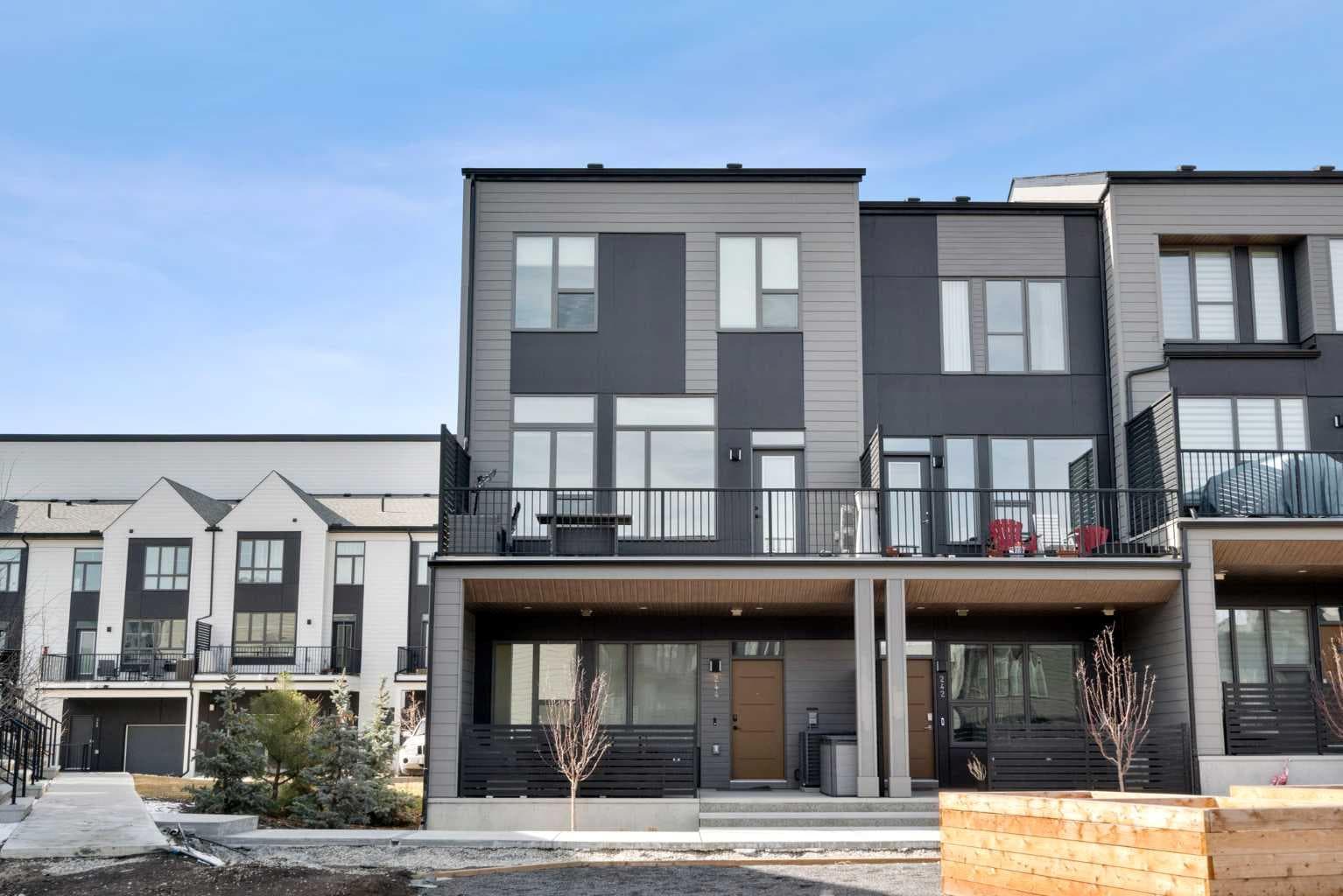 244 Sovereign Common SW — photo 1