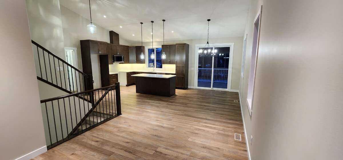 5518 52 Street — photo 2