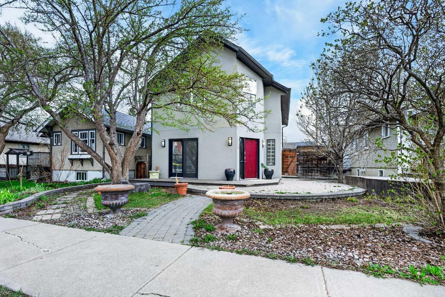714 7 Avenue NE — photo 1