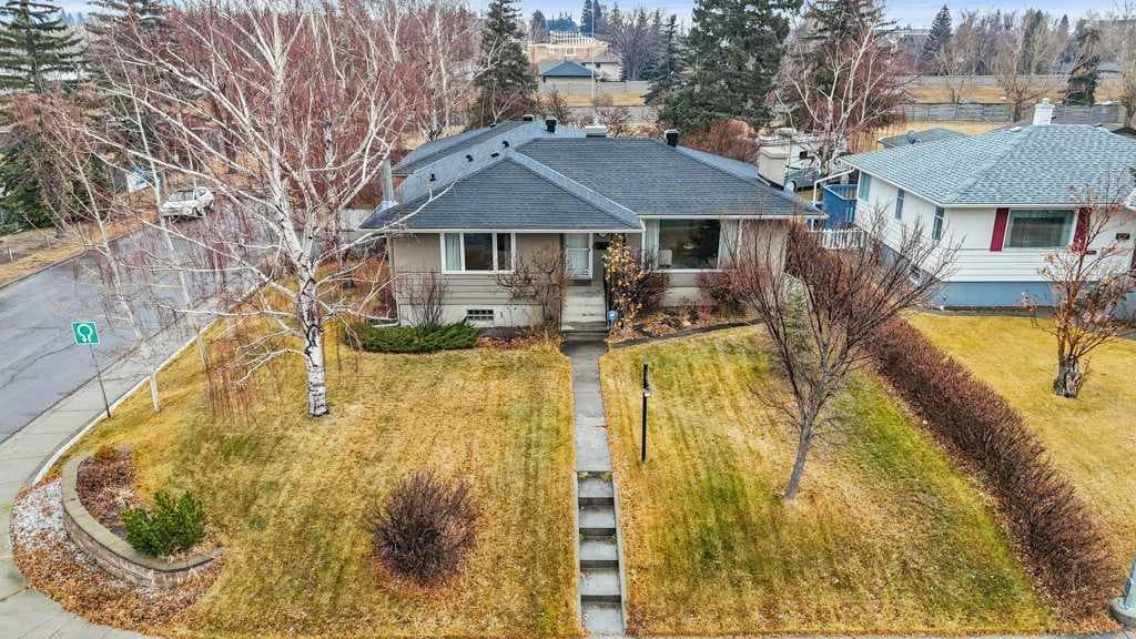 3204 24A Street SW — photo 1