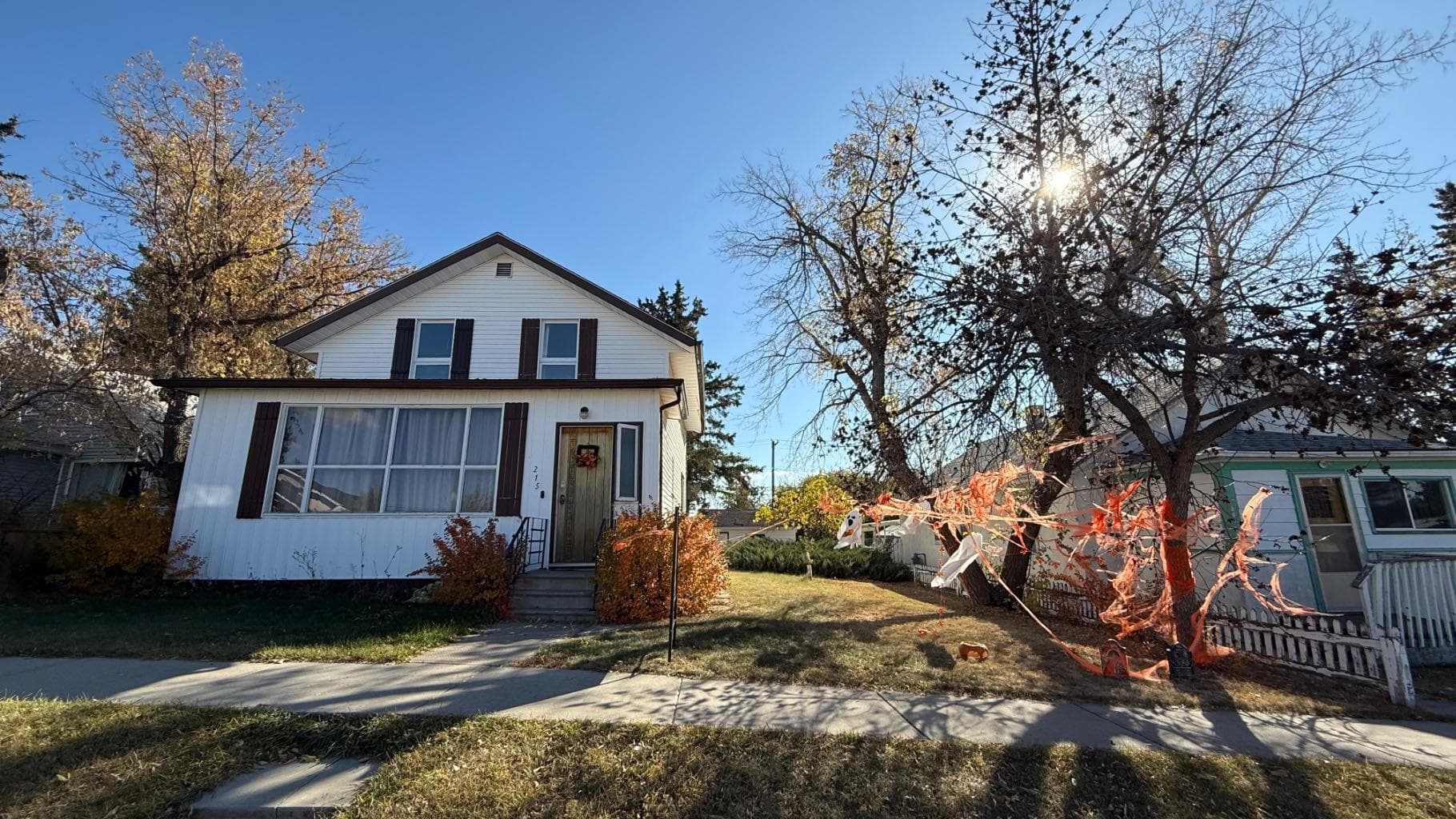 215 5 Avenue W — photo 3