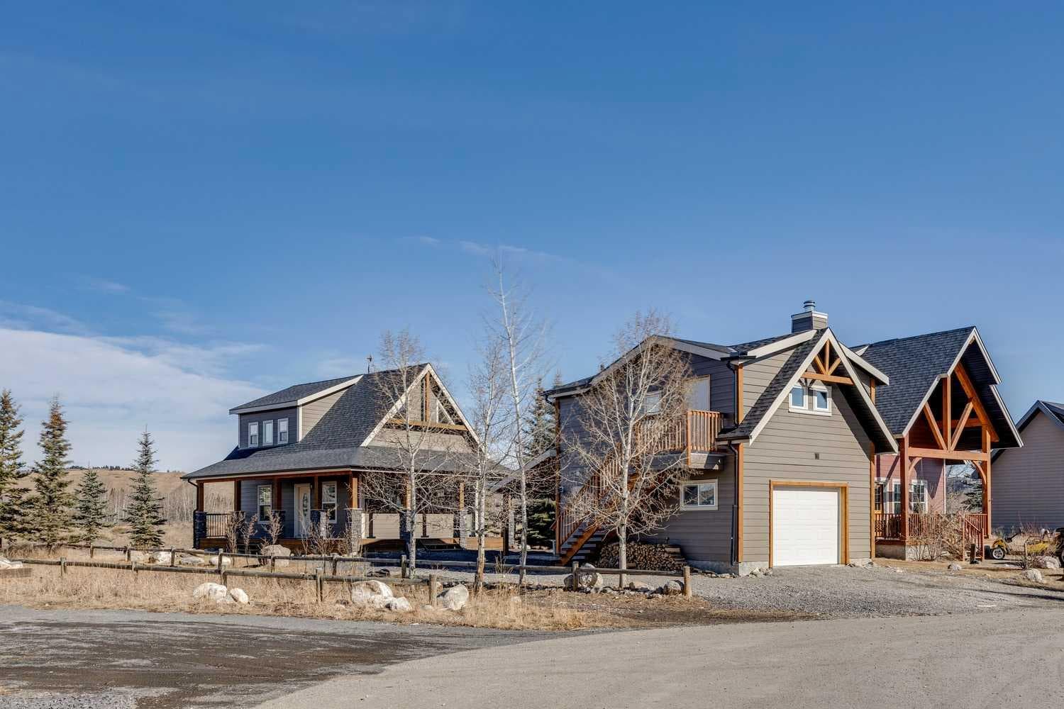 240 Cottageclub Crescent — photo 1