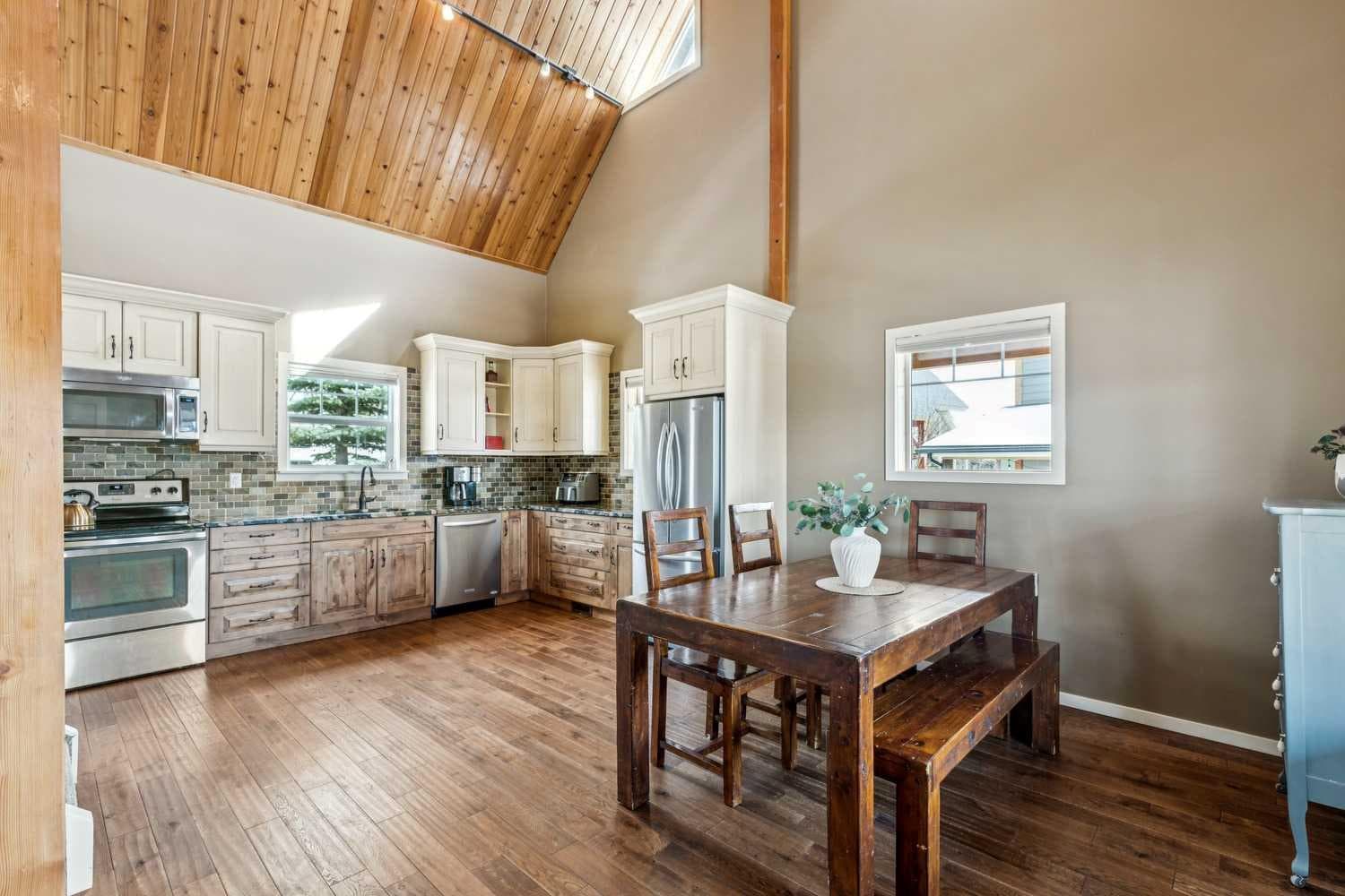 240 Cottageclub Crescent — photo 3