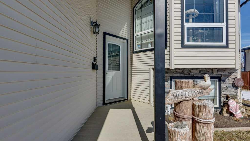 143 Ackerman Crescent — photo 2