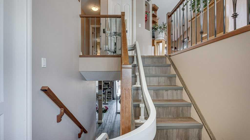 143 Ackerman Crescent — photo 4