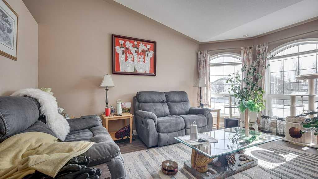 143 Ackerman Crescent — photo 5