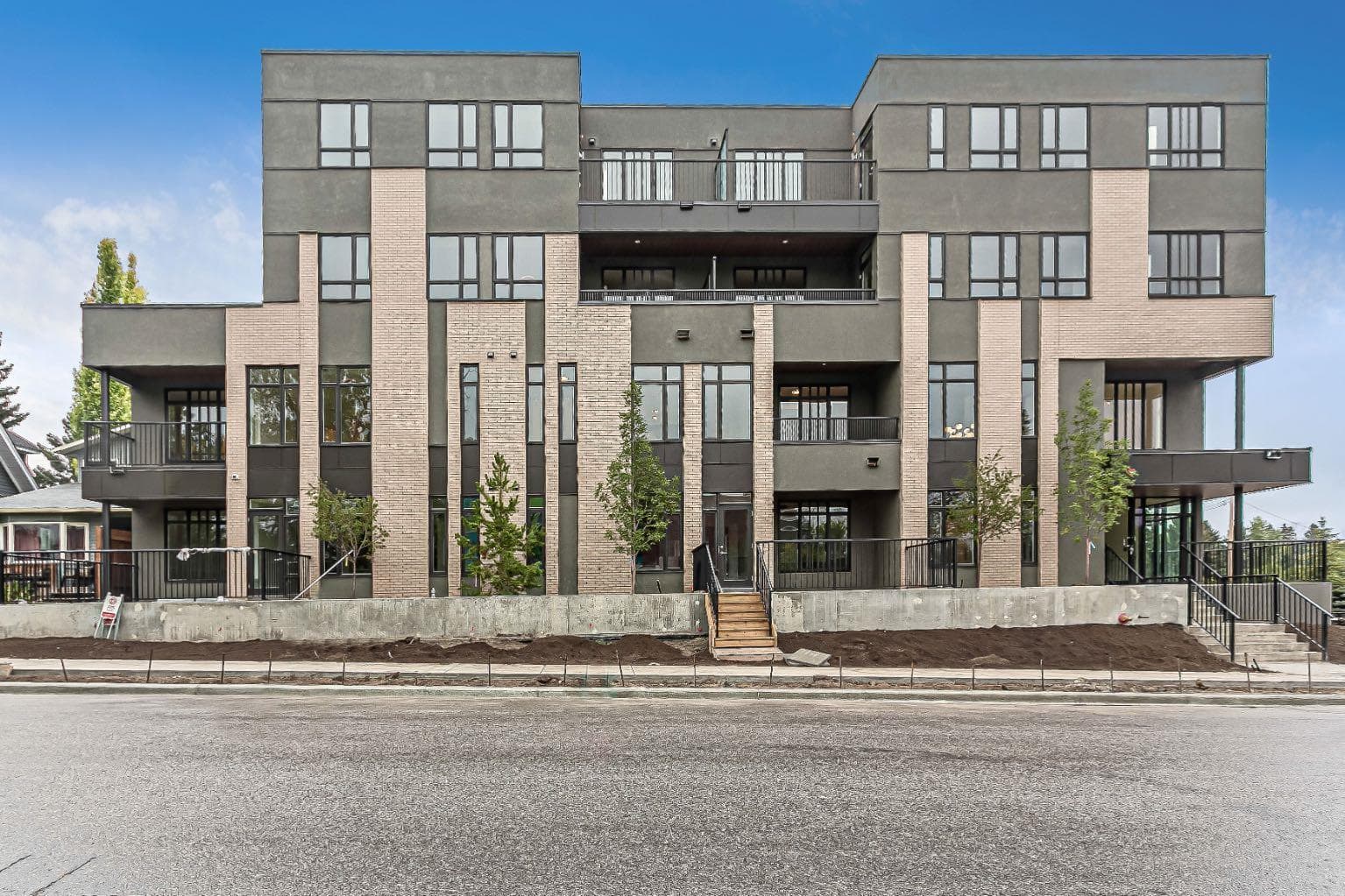1-30, 1510 30 Avenue SW — photo 1