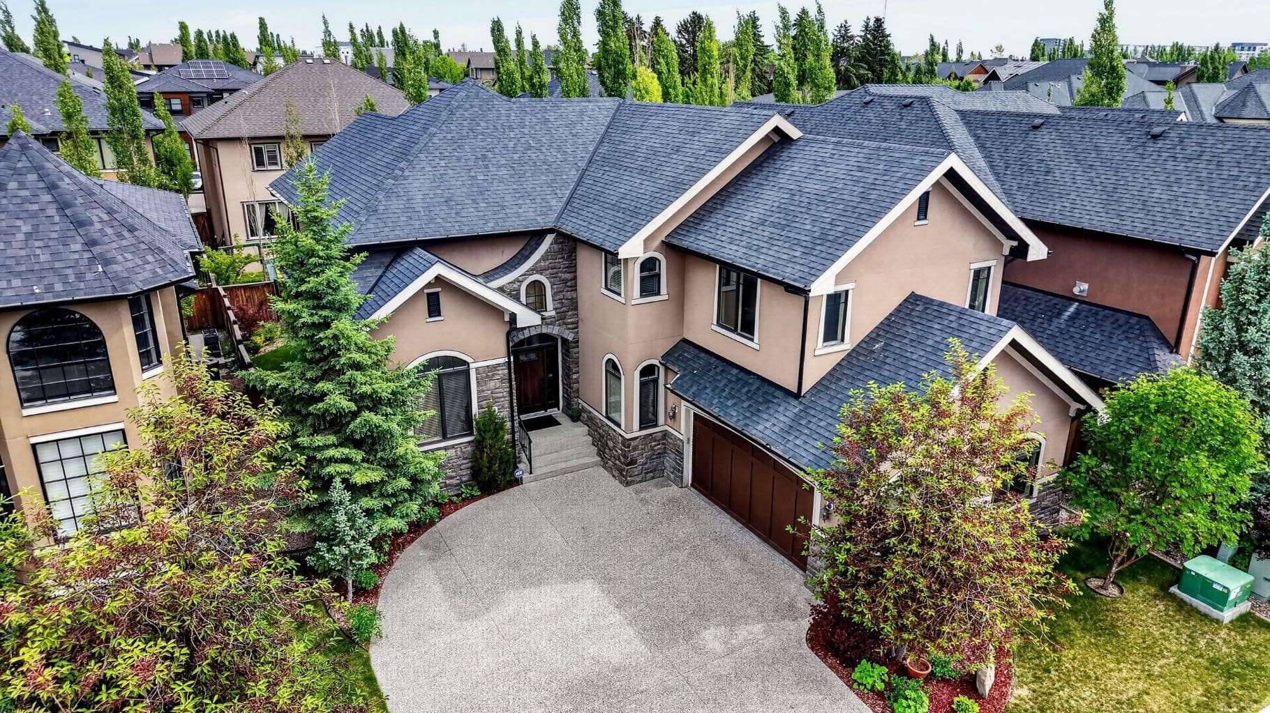52 Wentworth Crescent SW — photo 1