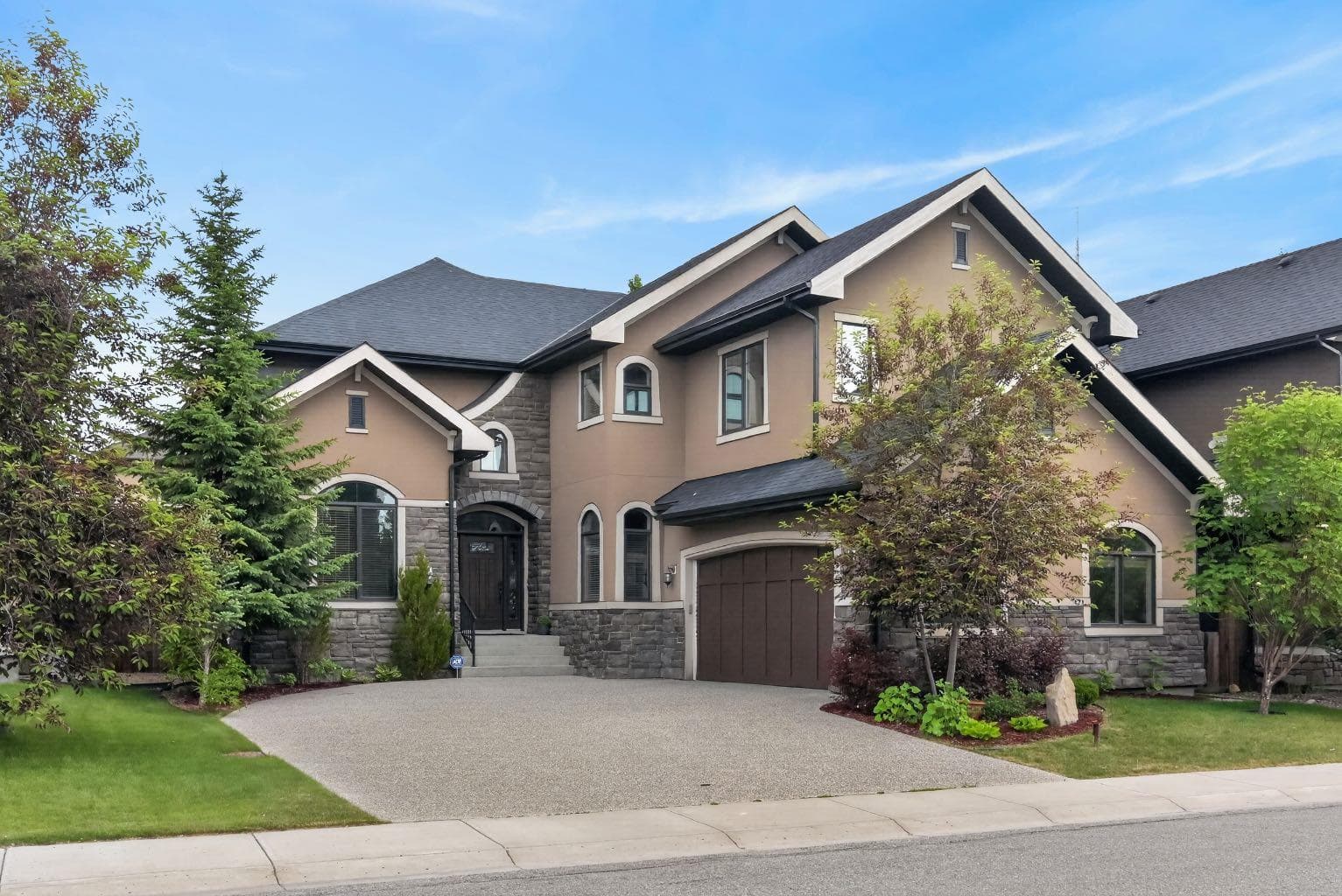 52 Wentworth Crescent SW — photo 3