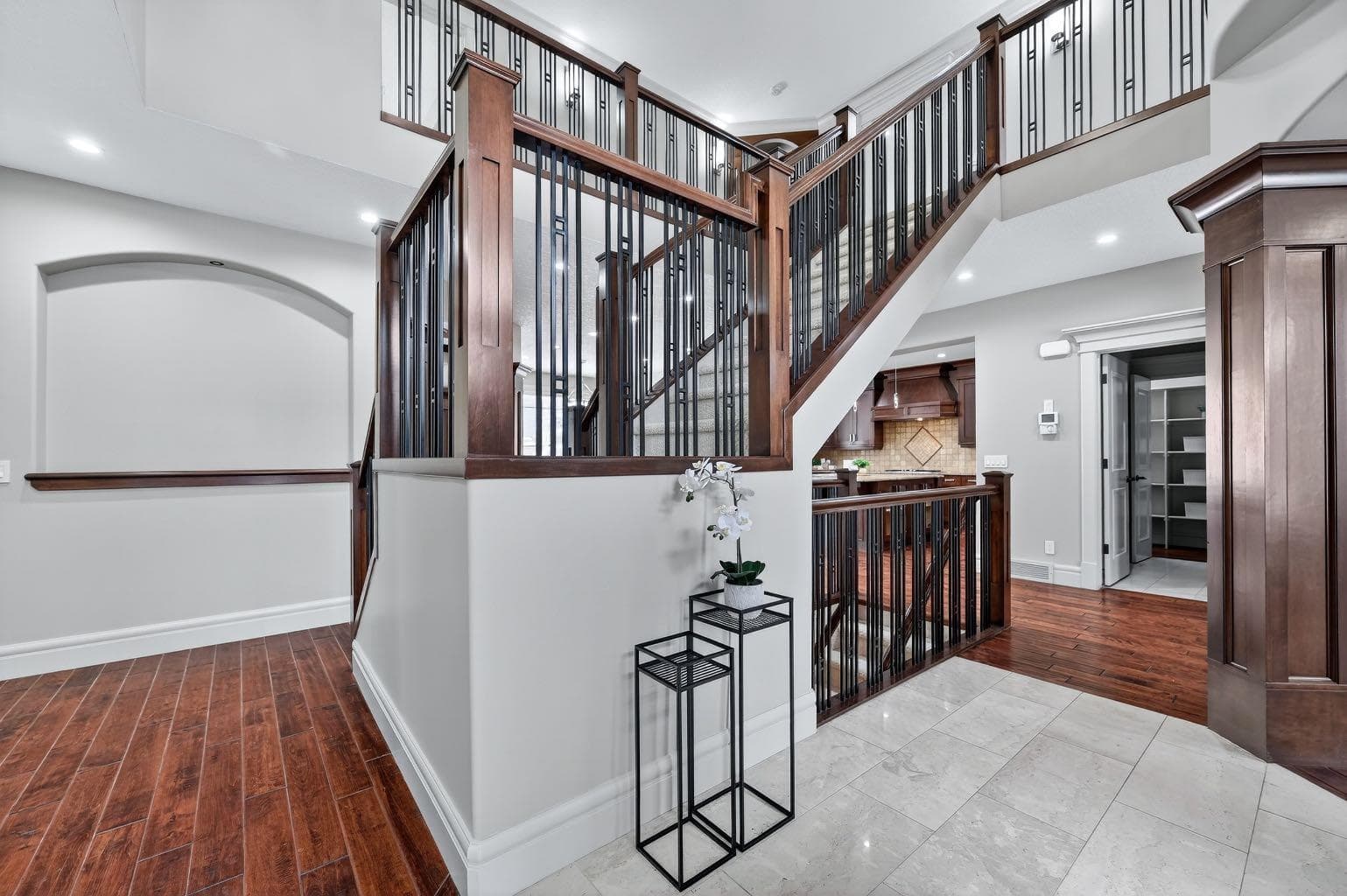 52 Wentworth Crescent SW — photo 4