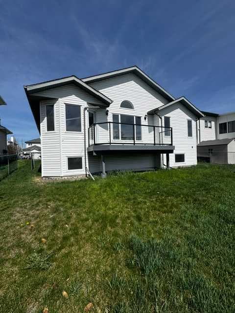 228 Woodside Crescent NW — photo 2