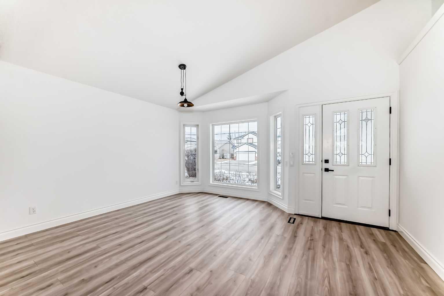 228 Woodside Crescent NW — photo 4