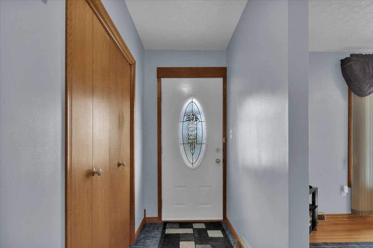 415 12 Street E — photo 4