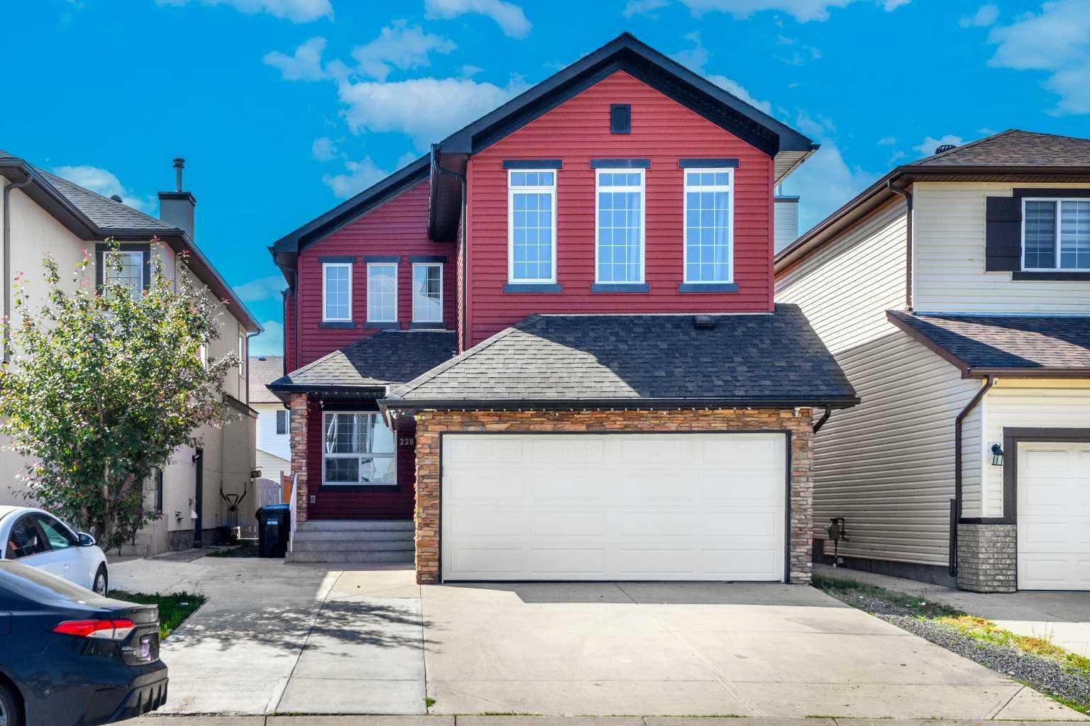 228 SADDLECREST Way NE — photo 1